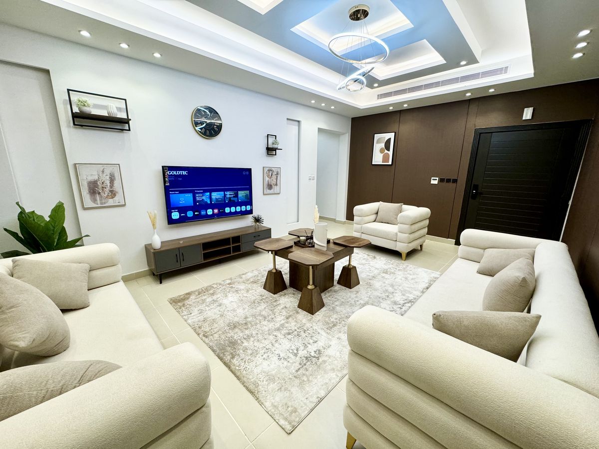 Four-bedroom Apartment — photo 3