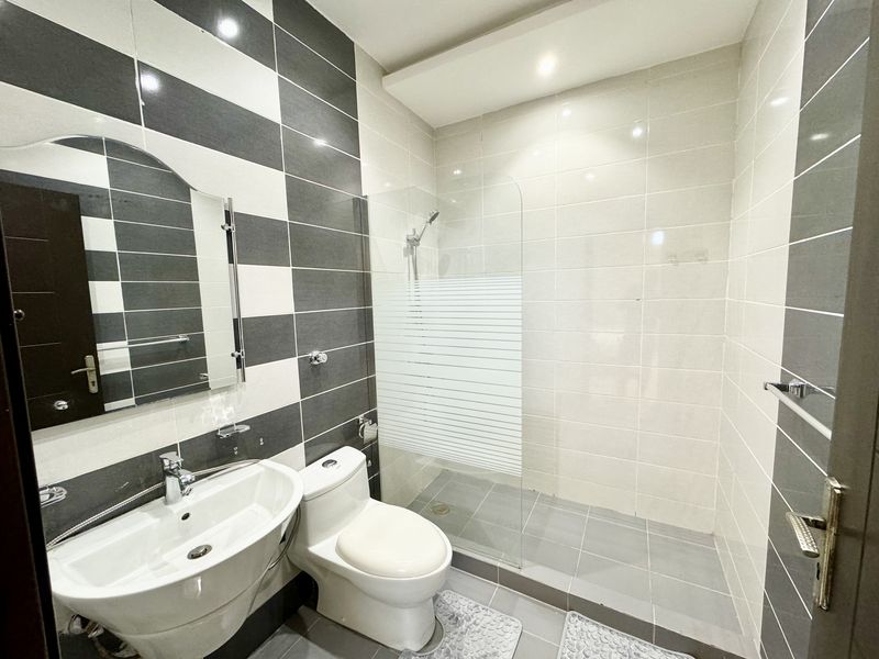 Four-bedroom Apartment — photo 9